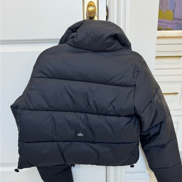 ALO YOGA GOLD RUSH PUFFER
BLACK
SIZE S
NWOT NEVER WORN - Picture 12 of 14
